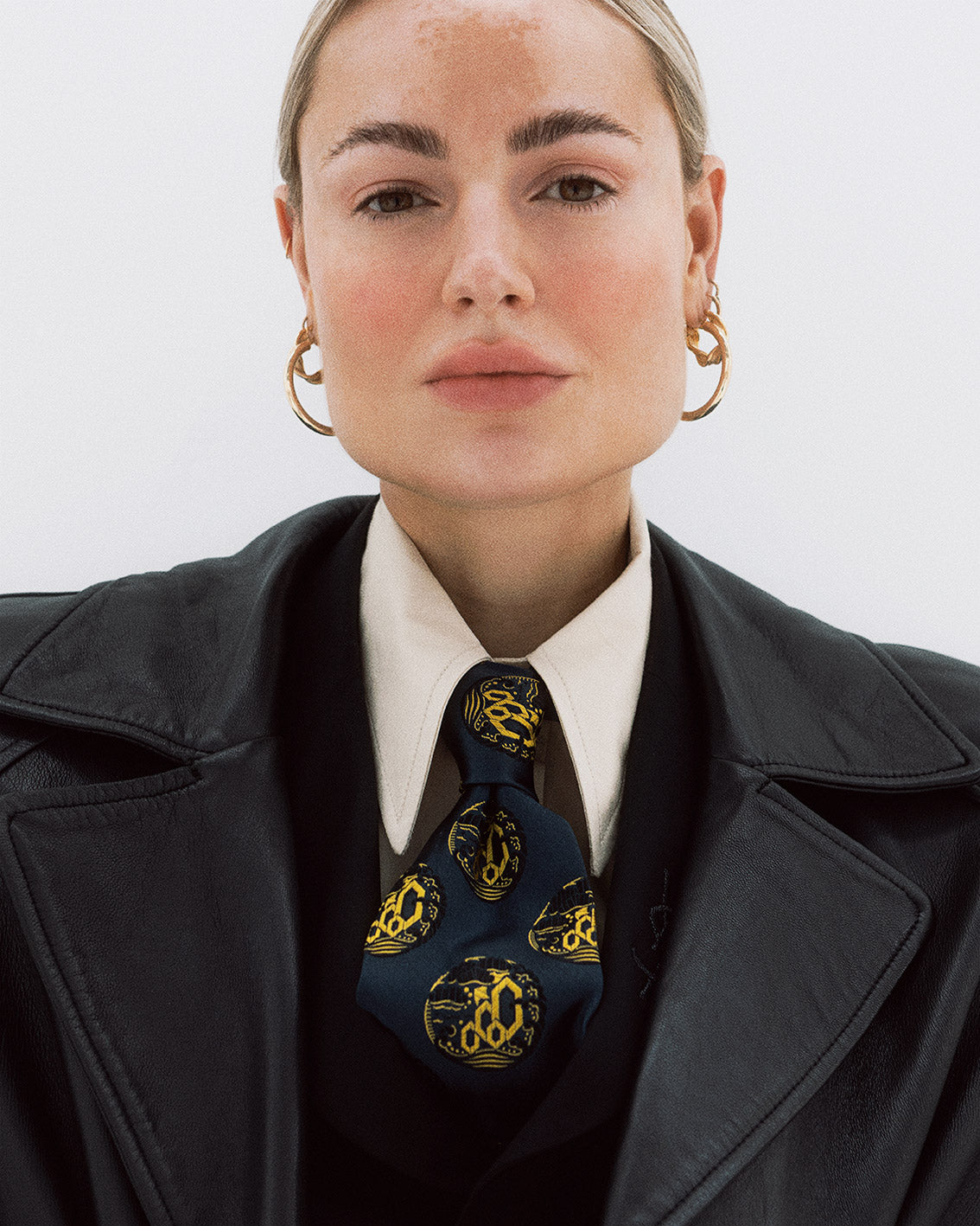 Versace medallion vintage silk tie