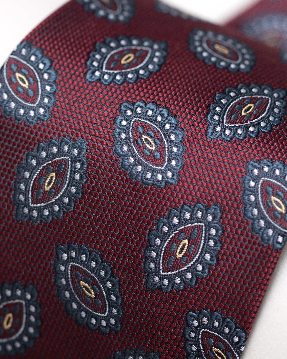 Fausto wine red medallion silk tie
