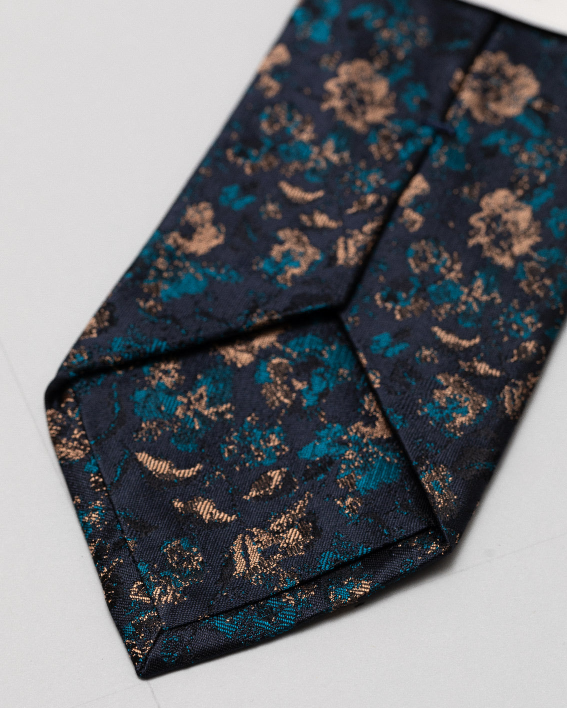 Vittorio nude petrol floral silk tie